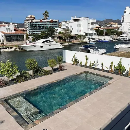 Elegant In + Pool Villa *