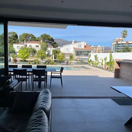 Elegant In + Pool Villa