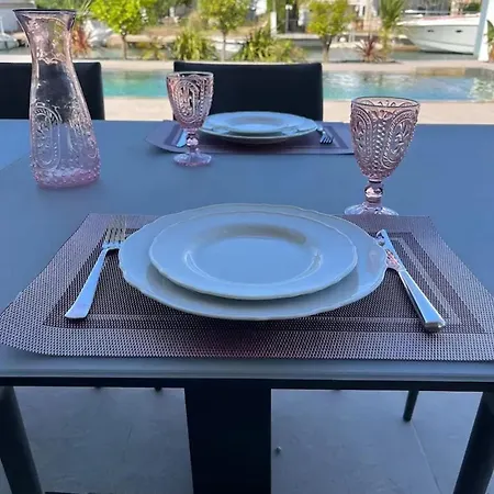 Elegant In + Pool Roses