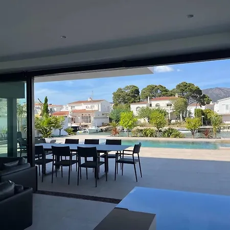 Elegant In + Pool Villa